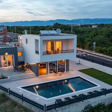 Вилла Fortunata Countryside Escape With Pool